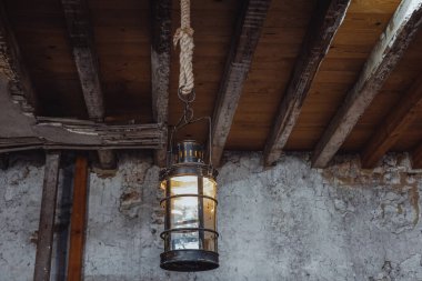 Büyük ahırların ayrıntıları: tarihe bir göz atma, meşale 