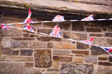 İngiltere 'nin sallanan bayraklarıyla otantik İngiliz kır evi