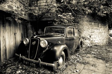 Northumberland, Birleşik Krallık 25 Eylül 2025: Austin Nothumberland 'da terk edilmiş gizli retro araba