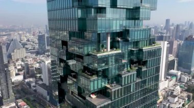 Yakın plan King Power Mahanakhon. Bangkok 'taki en yüksek bina..