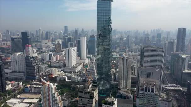 2022年11月5日 泰国曼谷 在繁忙的曼谷市中心 4K空中无人机拍到了巨大的城市景观和高耸的摩天大楼 — 图库视频影像