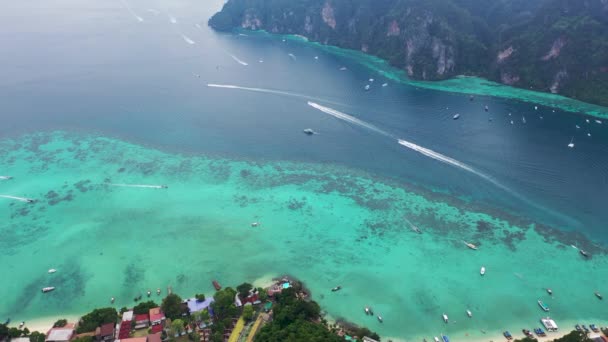 Vista Aérea Playa Ton Sai Koh Phi Phi Krabi Tailandia — Vídeos de Stock