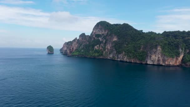 Torony Mészkő Leállt Partvonal Kanyargós Körül Phi Phi Don Island — Stock videók