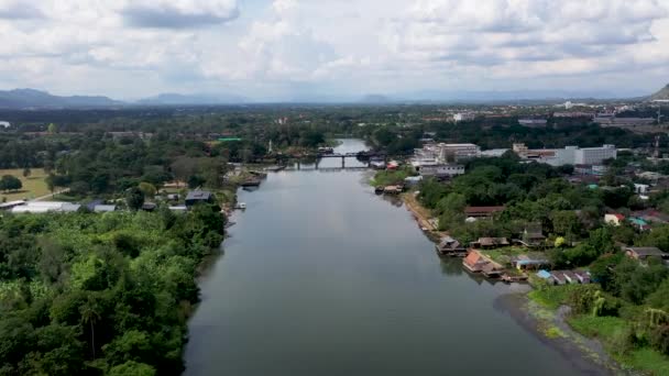 Aerial Overview Descending Flight Kwai Noi River Surrounding Landscape Kanchanaburi — Vídeo de stock