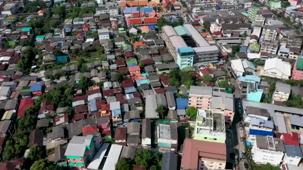 空景亚洲城郊区在那一天 无人机在曼谷的一座小楼里向多莉开了一枪 — 图库视频影像