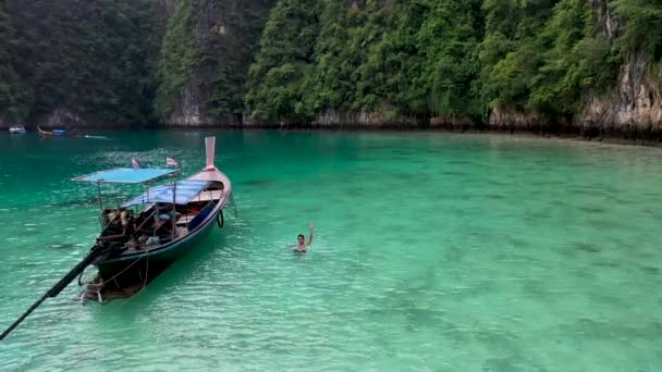 Drone Shot Asian Man Enjoying Sea Close Traditional Boat Leh — Stok video