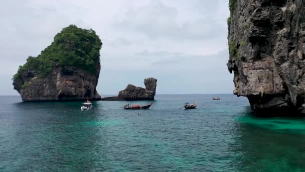 Drone Shot Paradise Island Green Limestone Cliffs Koh Phi Phi — 图库视频影像