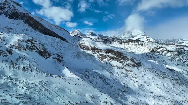 Gornergrat zirve istasyonundan Matterhorn 'un görüntüsü. İsviçre Alpleri, Valais, İsviçre.
