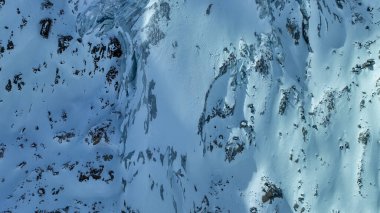 İsviçre Alplerinde Gorner Buzulu 'na ya da Gorner Gletscher' e yakın çekim.