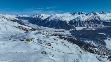St. Moritz manzaralı, ünlü kış havucu beldesi..