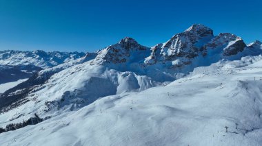 Corviglia 'da kayak pisti, St. Moritz' e bakan, Graubunden kantonu, İsviçre.