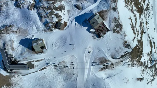 Schwarzsee teleferik istasyonu, Zermatt 'ın çevresindeki bir manzara. Yukarıdan drone atışı.