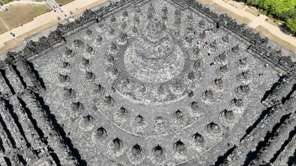 Java Adası 'ndaki tapınağın havadan çekilmiş yakın çekim fotoğrafı..