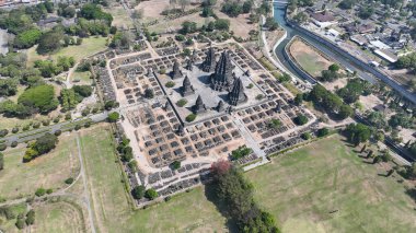 Candi Prambanan 'ın kuş bakışı görüntüsü. Java Adası 'ndaki Hindu Tapınağı.