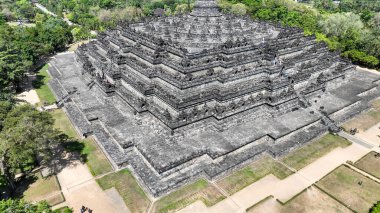 Yogyakarta Java Endonezya 'daki Borobudur Tapınağı. Borobudur Tapınağı Endonezya 'nın en çok ziyaret edilen tapınaklarından biridir..