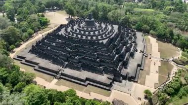 Candi Borobudur Tapınağı etrafında saat yönünün tersine 360 derece dönüş - üç bölümden ikincisi