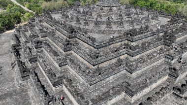 Doğu Java, Endonezya 'daki Borobudur Tapınağı' nın köşesindeki insansız hava aracı görüntüleri..