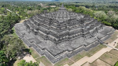 Yogyakarta Java Endonezya 'daki Borobudur Tapınağı. Borobudur Tapınağı Endonezya 'nın en çok ziyaret edilen tapınaklarından biridir..