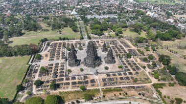Hava manzaralı Prambanan tapınağı merkezi Java Endonezya.
