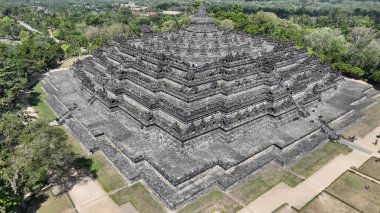 Yogyakarta Java Endonezya 'daki Borobudur Tapınağı. Borobudur Tapınağı Endonezya 'nın en çok ziyaret edilen tapınaklarından biridir..