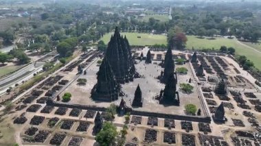 Endonezya Yogyakarta 'daki Güzel Manzara Prambanan Tapınağı Kompleksi.