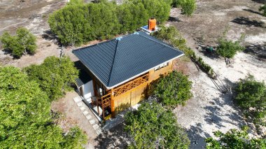 Tropikal ağaçların arasına kurulmuş Gili Gede 'deki bu büyüleyici ev, modern konforu ada sükunetiyle harmanlıyor. Rahatlatıcı bir kaçış için mükemmel..