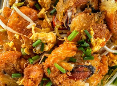 Kızarmış istiridye yemeye hazır.