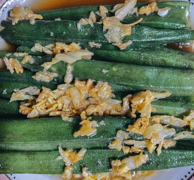 İstiridye soslu bamya kızartması.