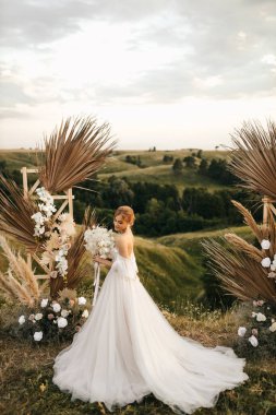 Gelinlik giymiş güzel sarışın gelin. Yüksek kalite fotoğraf