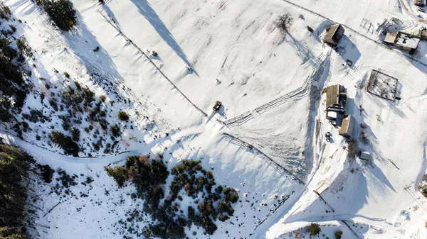 山の中で雪の街のトップビュー 鳥の目のビュー 高品質の写真 — ストック写真