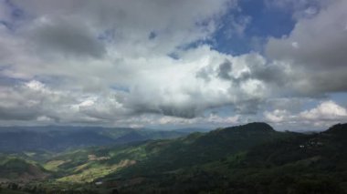 Pan, Tayland 'daki Manzara Dağı ve Bulutları' nın zaman aşımına uğradı