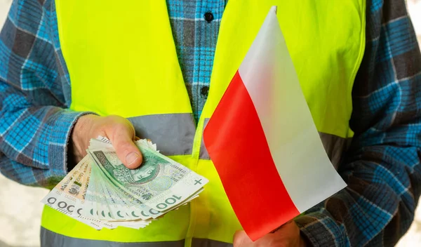 Fechar Zloty Polonês Bandeira Polônia Nas Mãos Homem Trabalhador — Fotografia de Stock