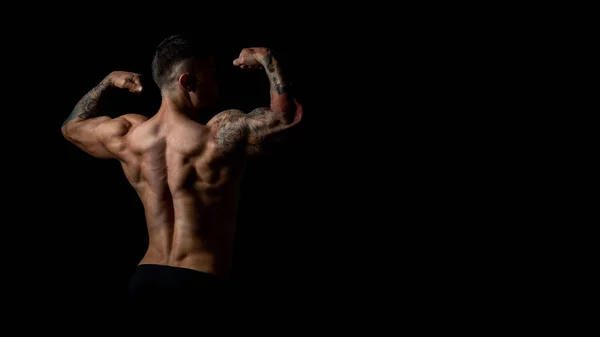 Αρσενικό Bodybuilder Ανεπτυγμένους Μυς Του Σώματος Γκρι Φόντο Οριζόντια Σημαία — Φωτογραφία Αρχείου