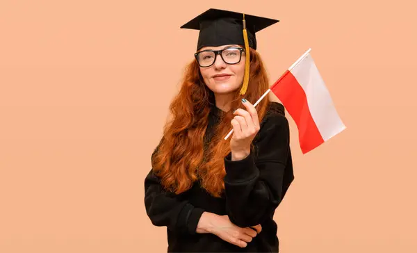 Studerande Sin Examensdag Bär Mössa Med Den Polska Flaggan Royaltyfria Stockbilder