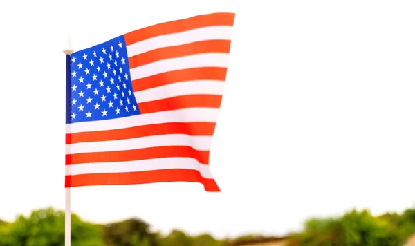Den Amerikanska Flaggan Fladdrar Skyn Närbild Usa Flagga Stjärnor Och Stockfoto