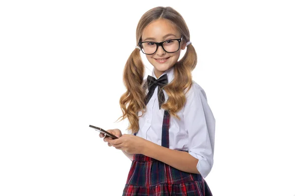 Menina Anos Estudante Com Smartphone Suas Mãos Isolado Fundo Branco — Fotografia de Stock