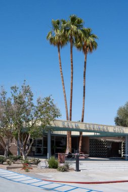 Palm Springs, Kaliforniya - 13 Mayıs 2023: Kaliforniya Palm Springs Belediye Binası Girişi, ABD