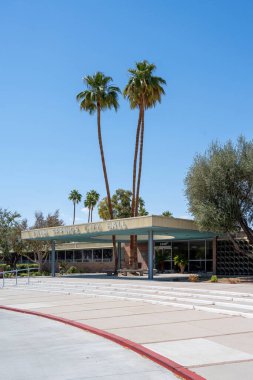 Palm Springs, Kaliforniya - 13 Mayıs 2023: Kaliforniya Palm Springs Belediye Binası Girişi, ABD