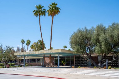 Palm Springs, Kaliforniya - 13 Mayıs 2023: Kaliforniya Palm Springs Belediye Binası Girişi, ABD