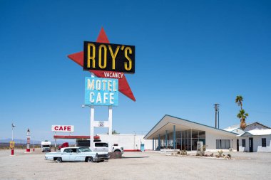 San Bernardino, Kaliforniya 14 Mayıs 2023: Mojave Çölü 'ndeki Retro Benzin İstasyonu.