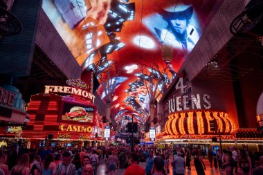 Las Vegas, Nevada, 16 Mayıs 2023 Las Vegas Bulvarı 'ndaki ünlü Fremont Caddesi.