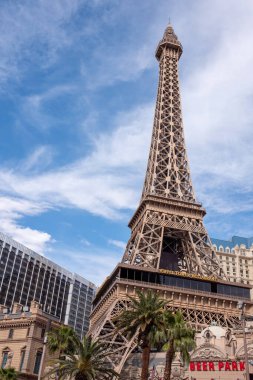 Las Vegas, Nevada 'daki Paris Otel ve Kumarhanesindeki Eyfel Kulesi' nin kopyası.