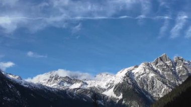 Kanada Kayalıkları 'ndan geçerken