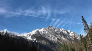 Kanada Kayalıkları 'ndan geçerken