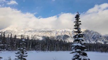 Kanada Kayalıkları 'ndan geçerken