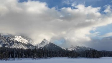 Kanada Kayalıkları 'ndan geçerken