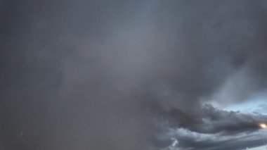 Kanada ovalarında fırtına var.