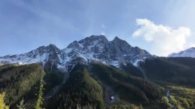 Kanada Kayalıkları 'ndan geçerken