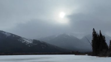 Kanada Kışın Kayalıkları