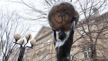 Toronto hukuk ve demokrasi heykeli